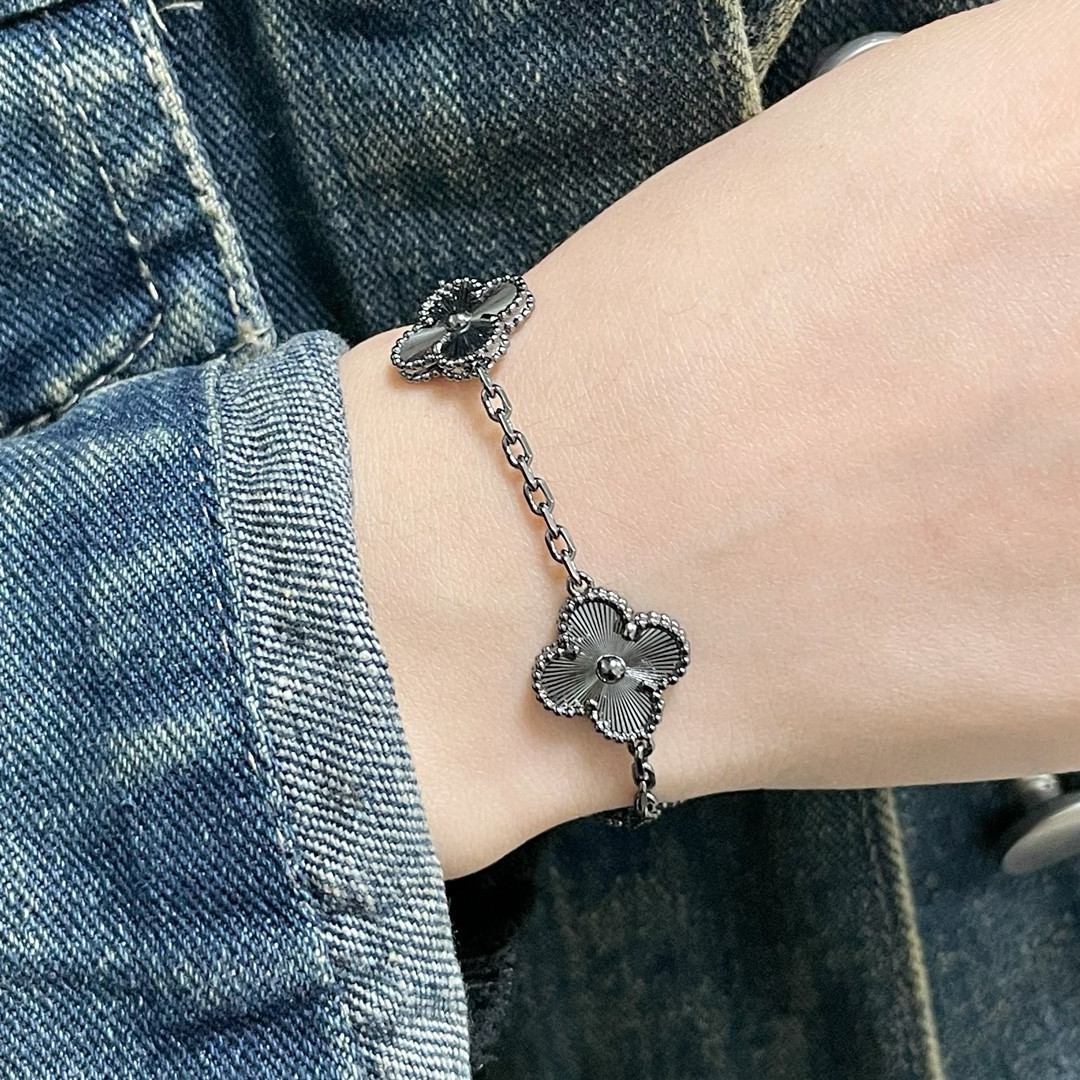 V*n Cl**f & Arpels Bracelet
