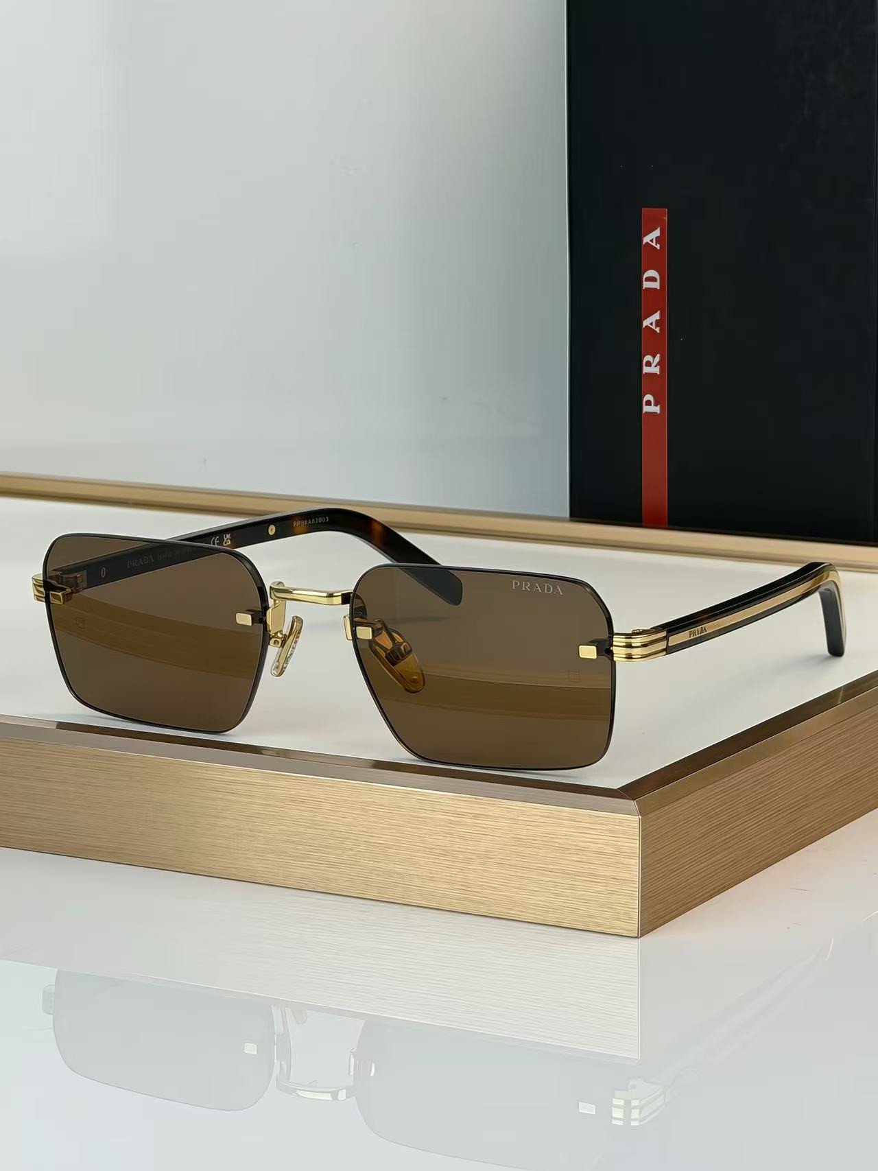 Pra*a glasses
