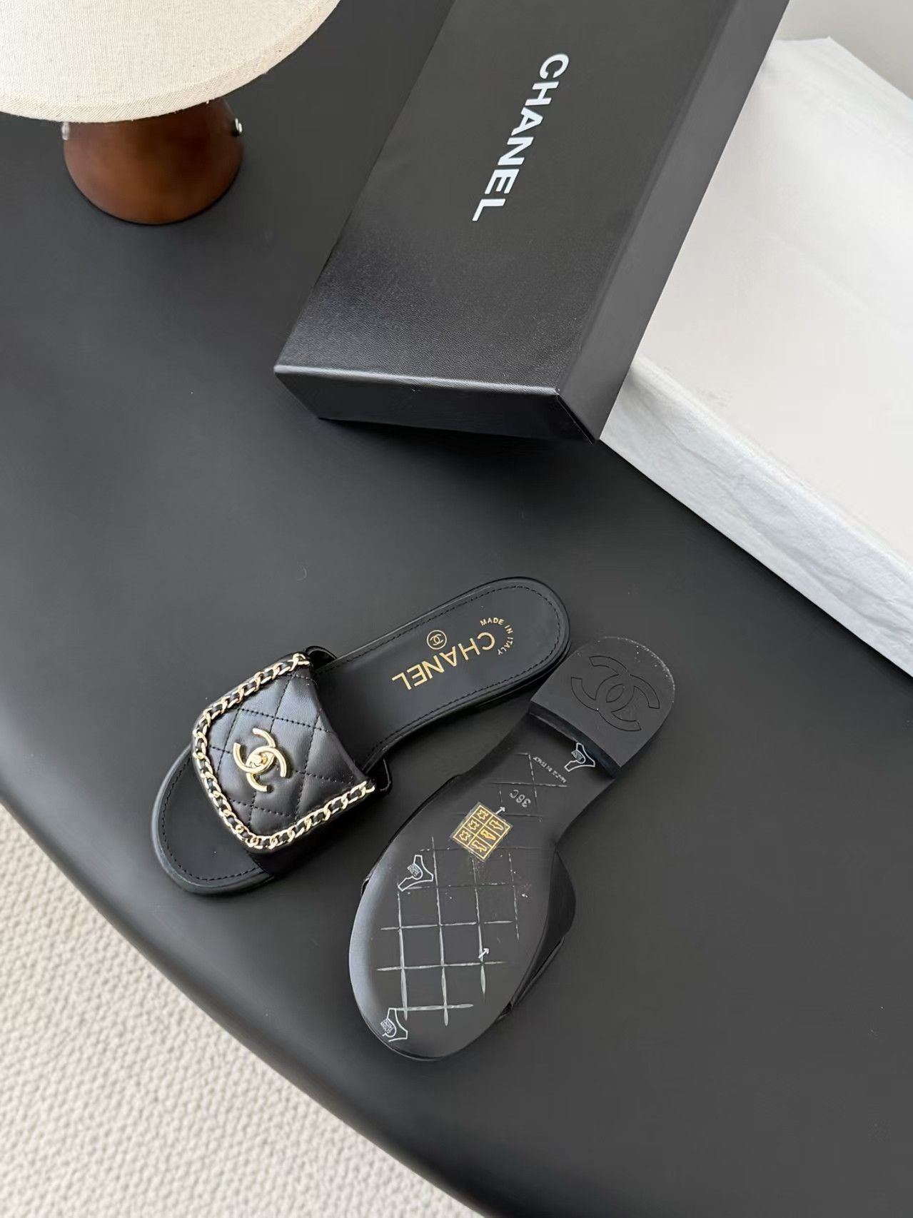 ua Ch**el slippers