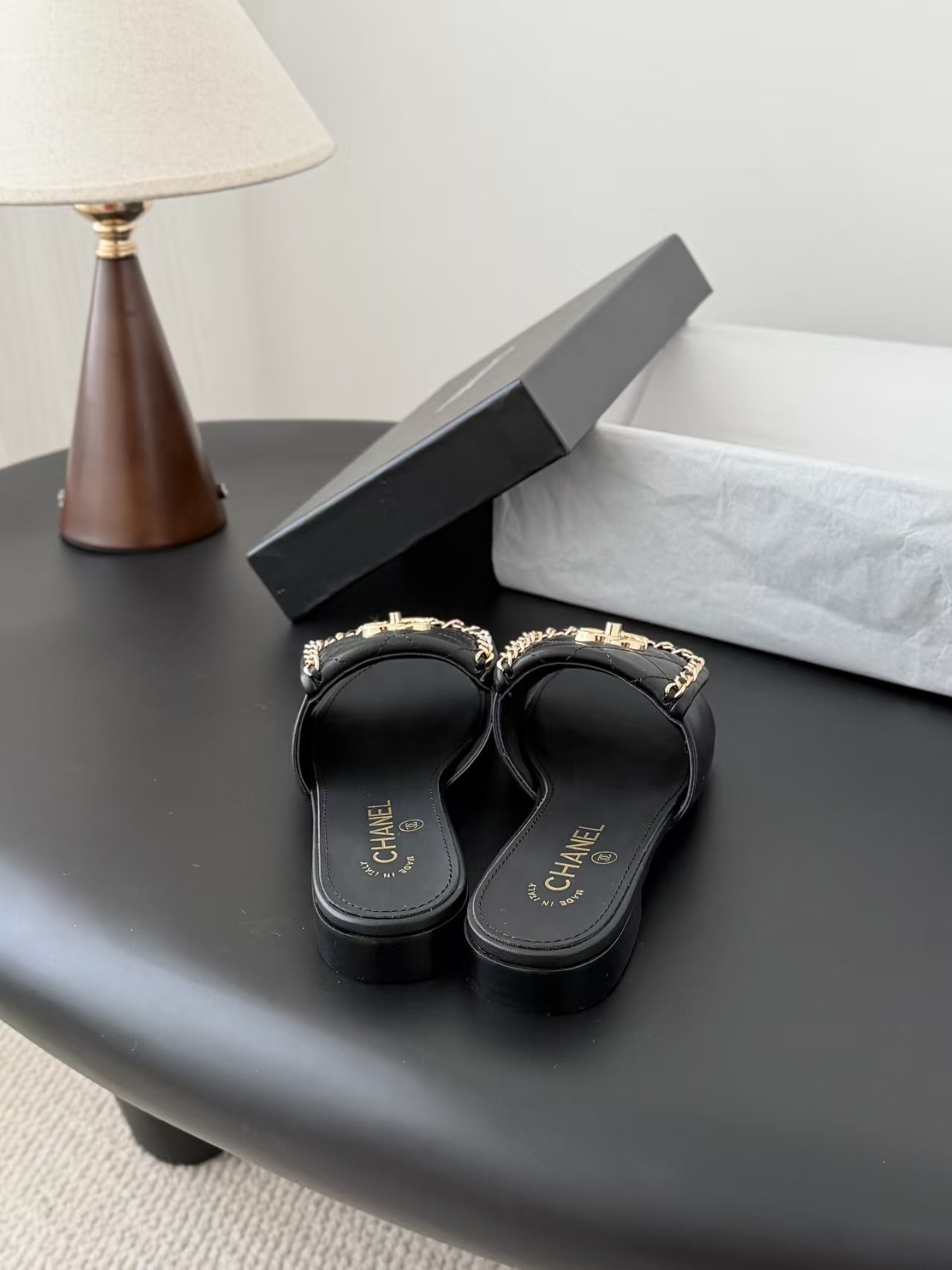 ua Ch**el slippers