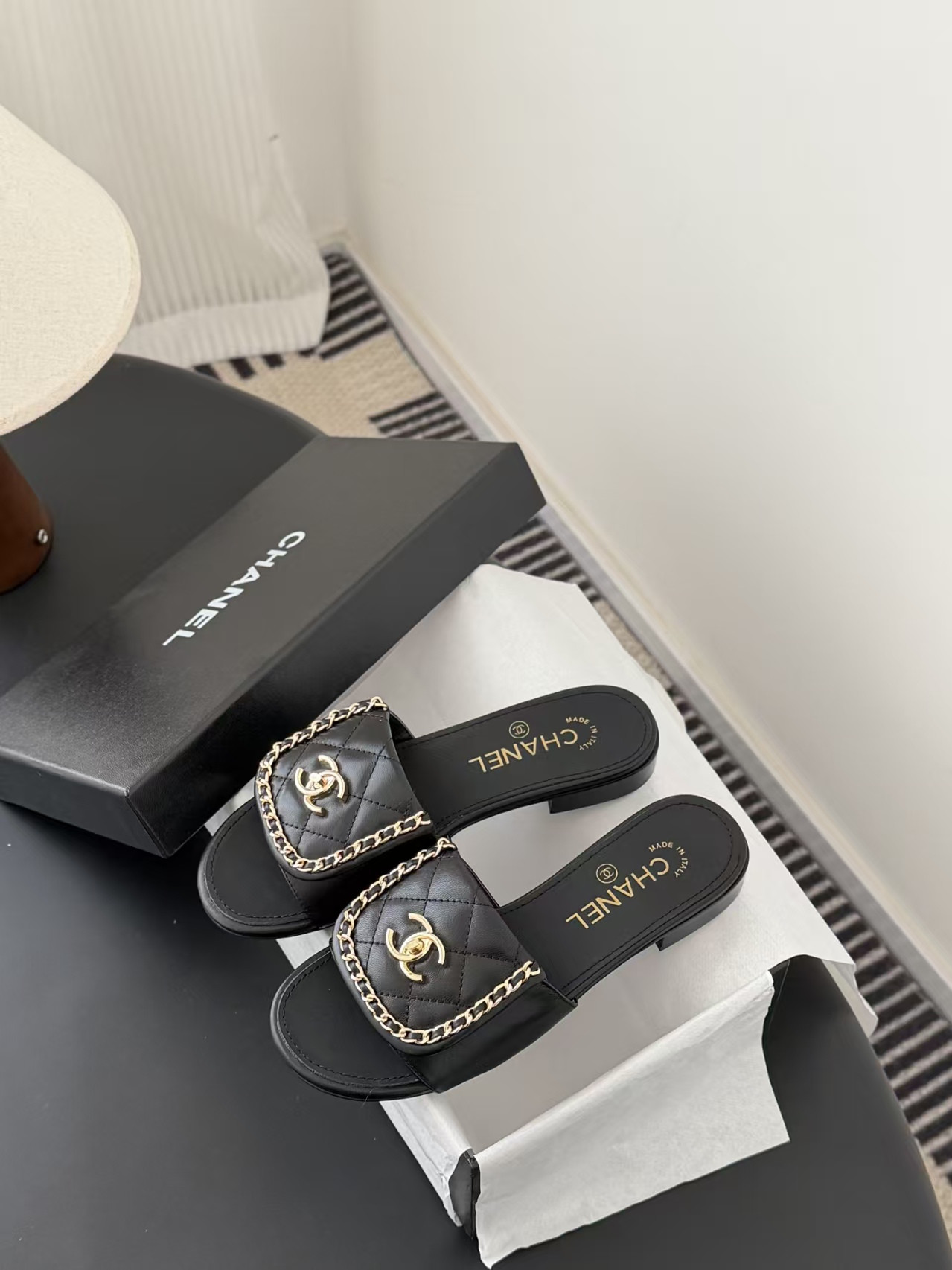 ua Ch**el slippers
