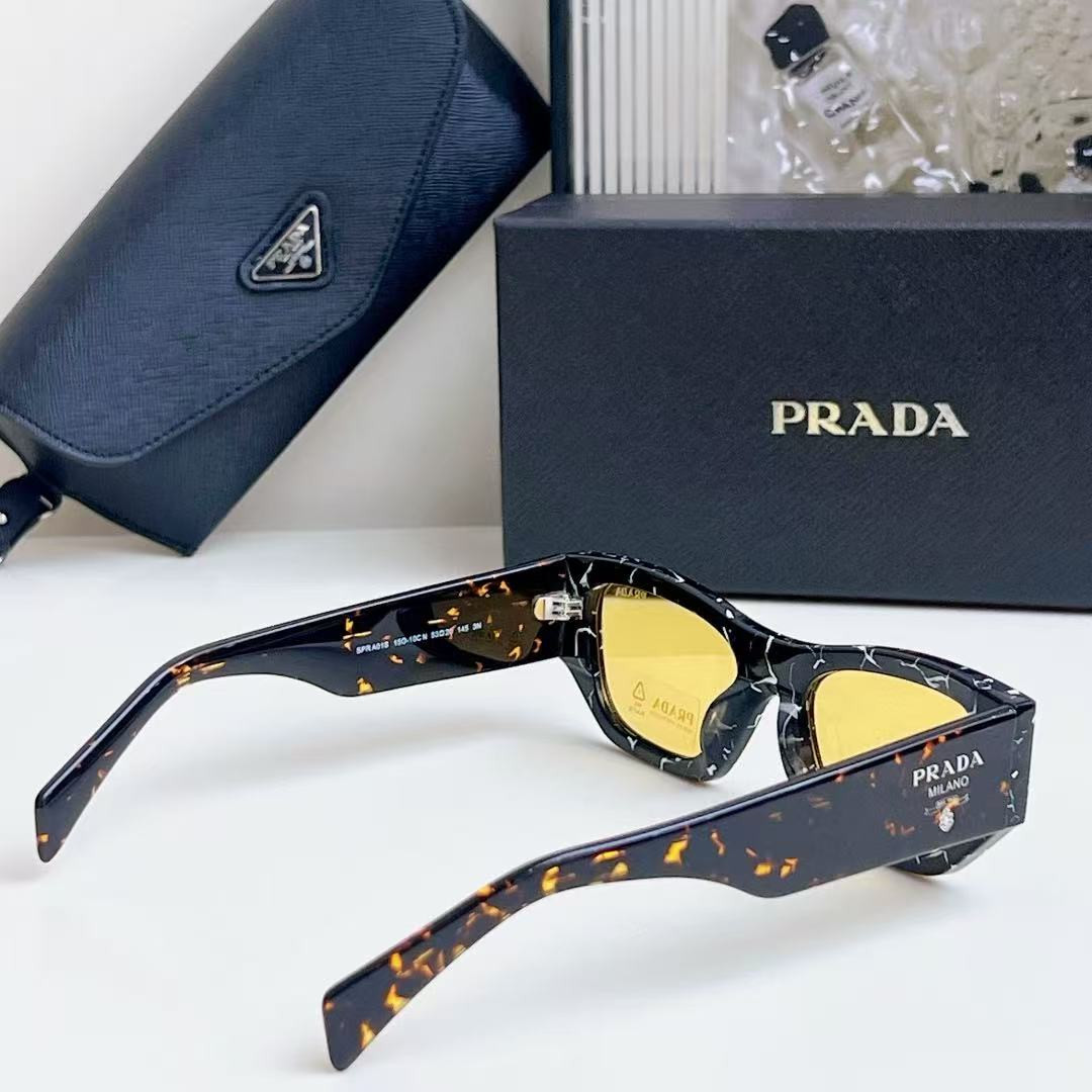 Pra*a glasses