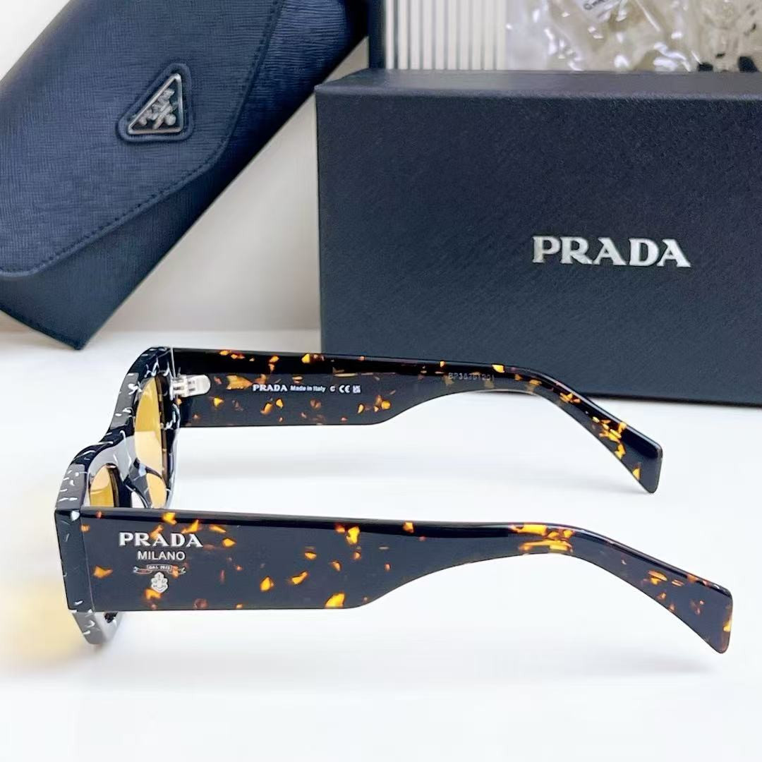 Pra*a glasses
