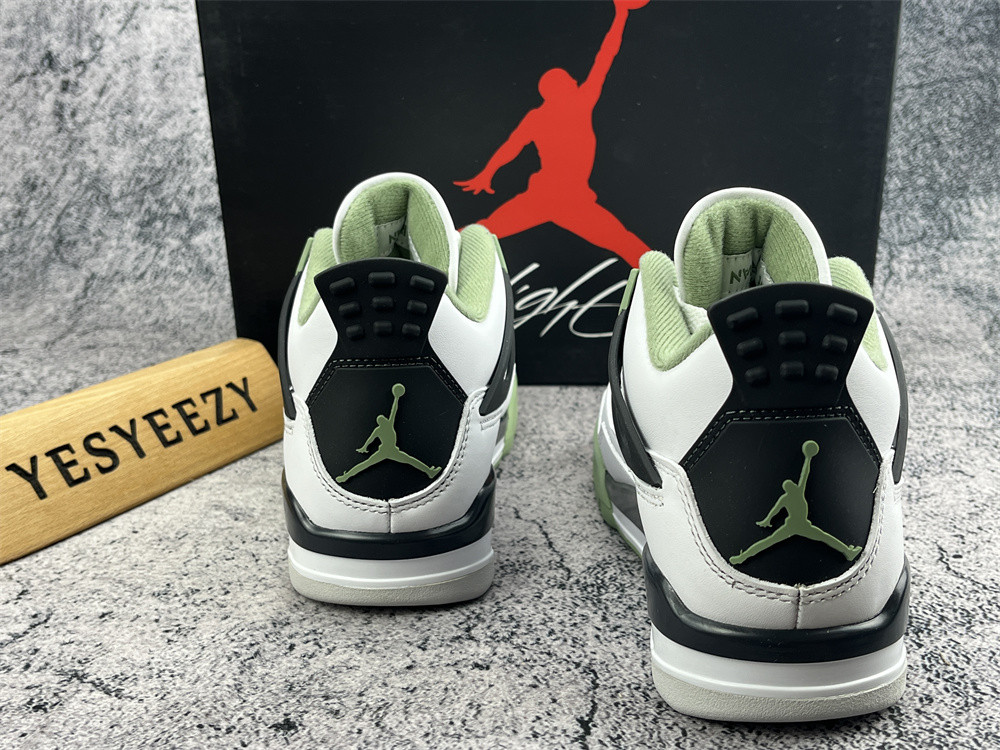 UA WMNS AIR JORDAN 4 RETRO 