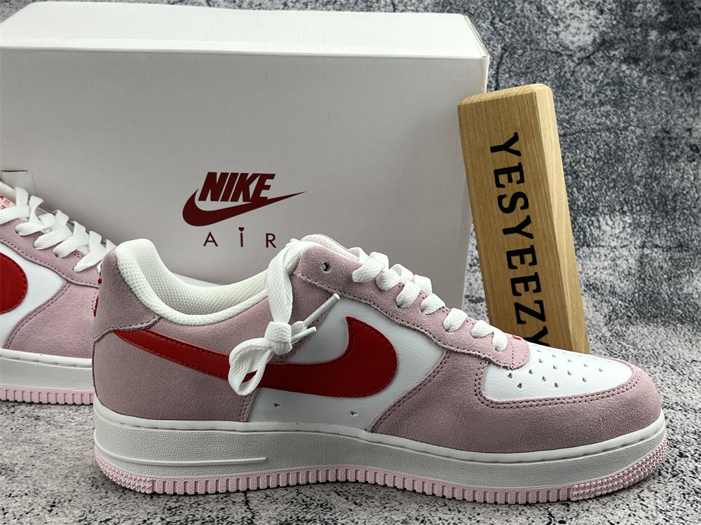 UA NIKE AIR FORCE 1 LOW 