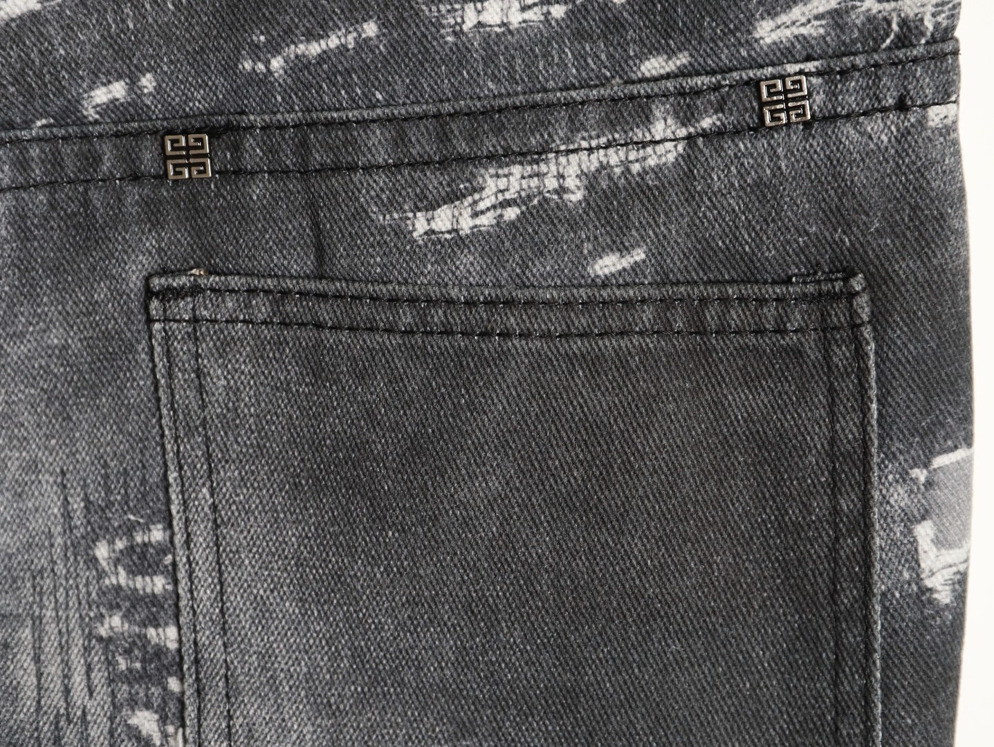 G1uenchy jeans
