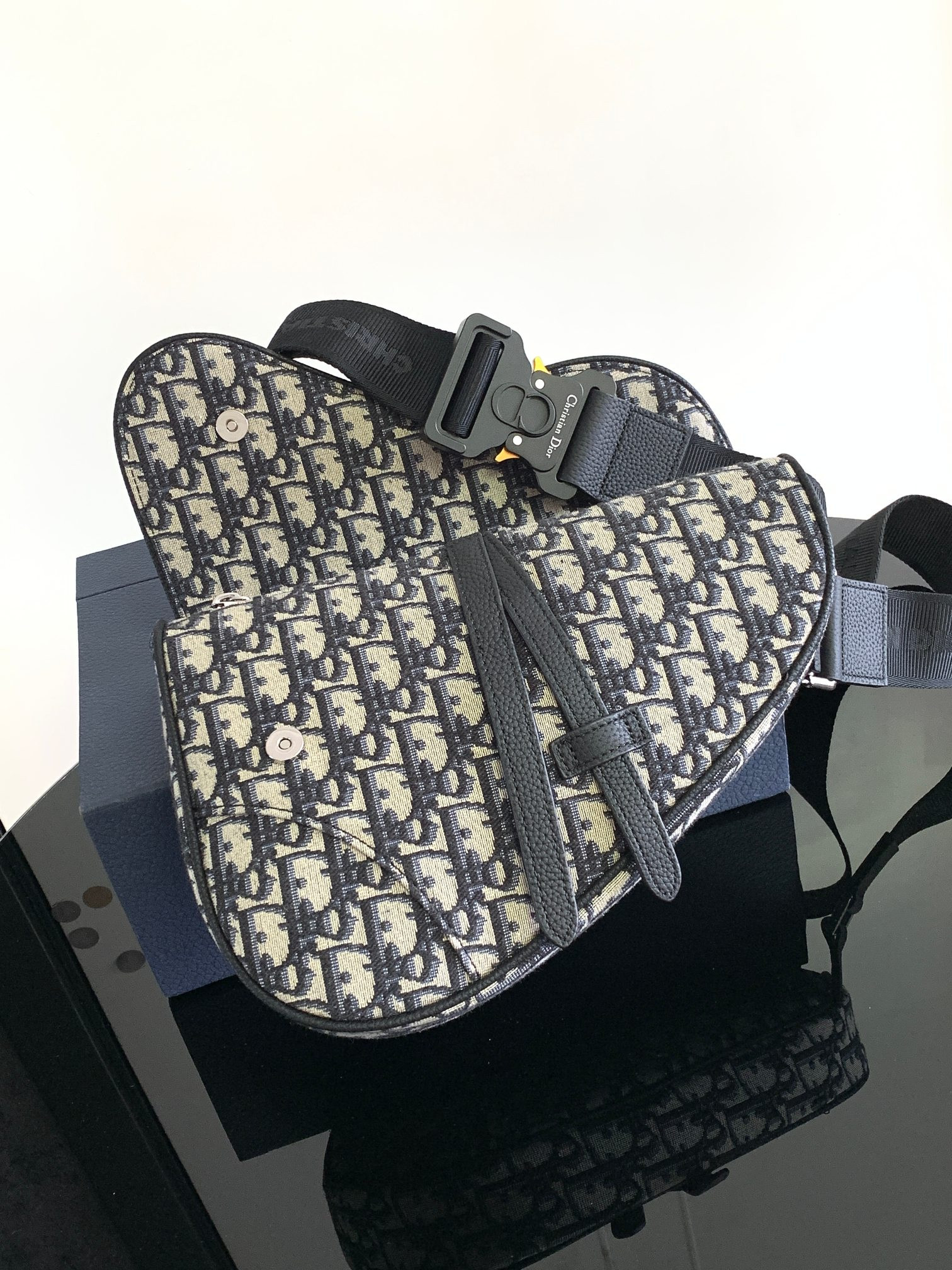 D10r Saddle Bag Beige and Black D10r Oblique Jacquard 26 x 19 x 4.5 cm