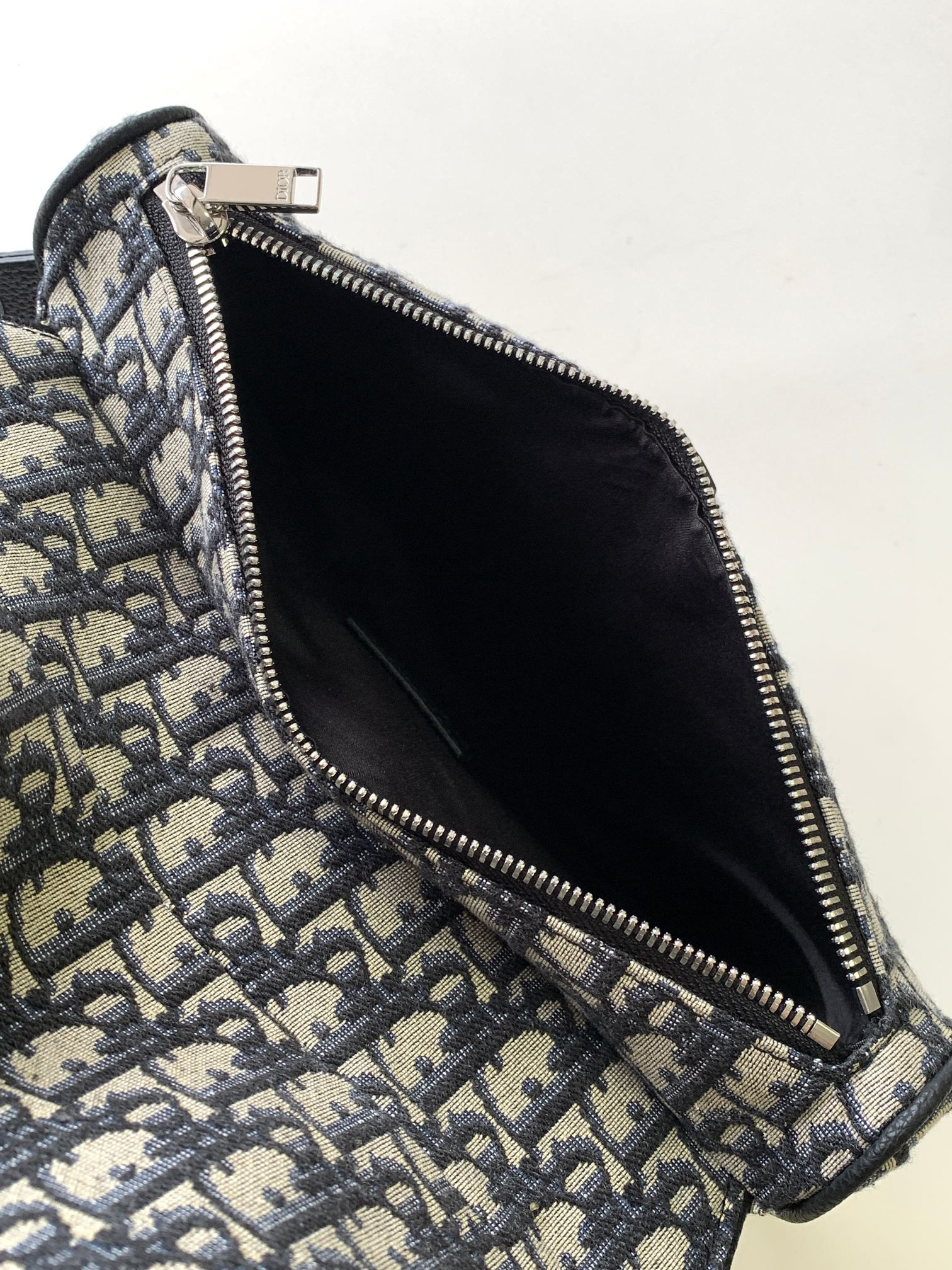 D10r Saddle Bag Beige and Black D10r Oblique Jacquard 26 x 19 x 4.5 cm