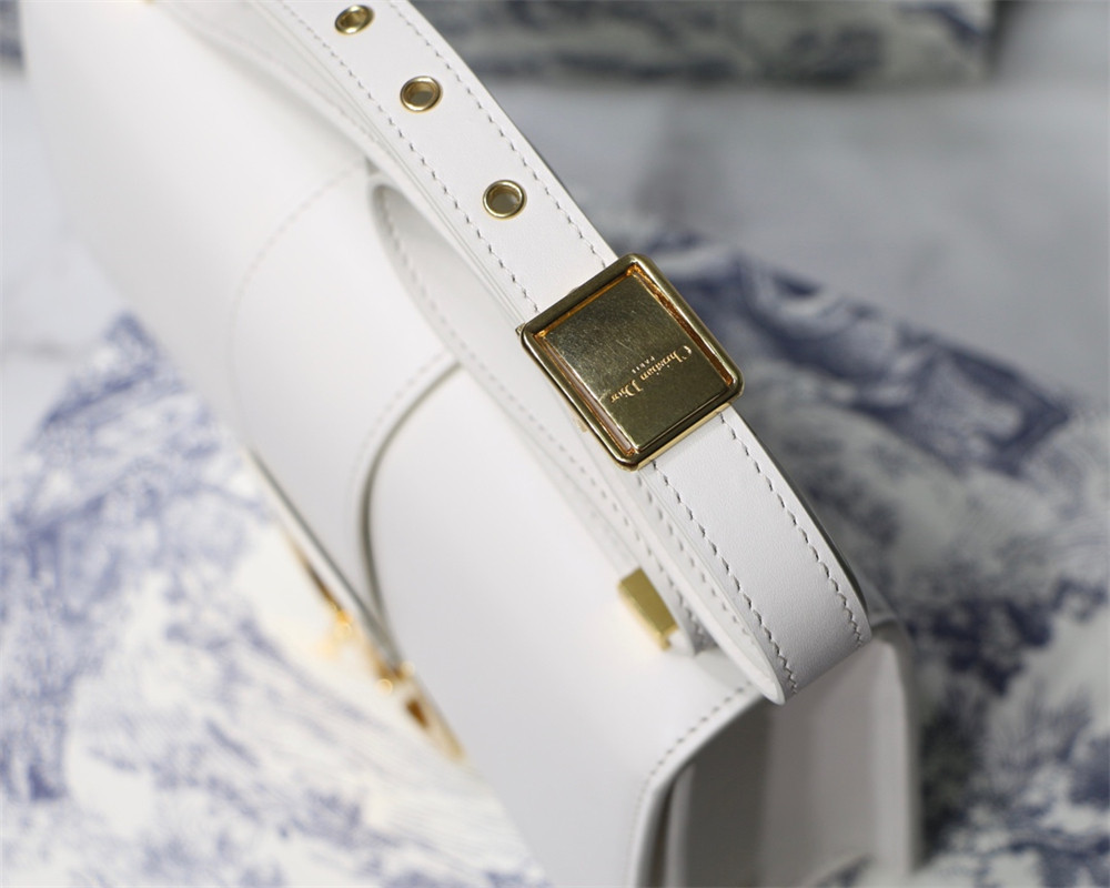 D10r 30 MONTAIGNE CHAIN BAG WHITE