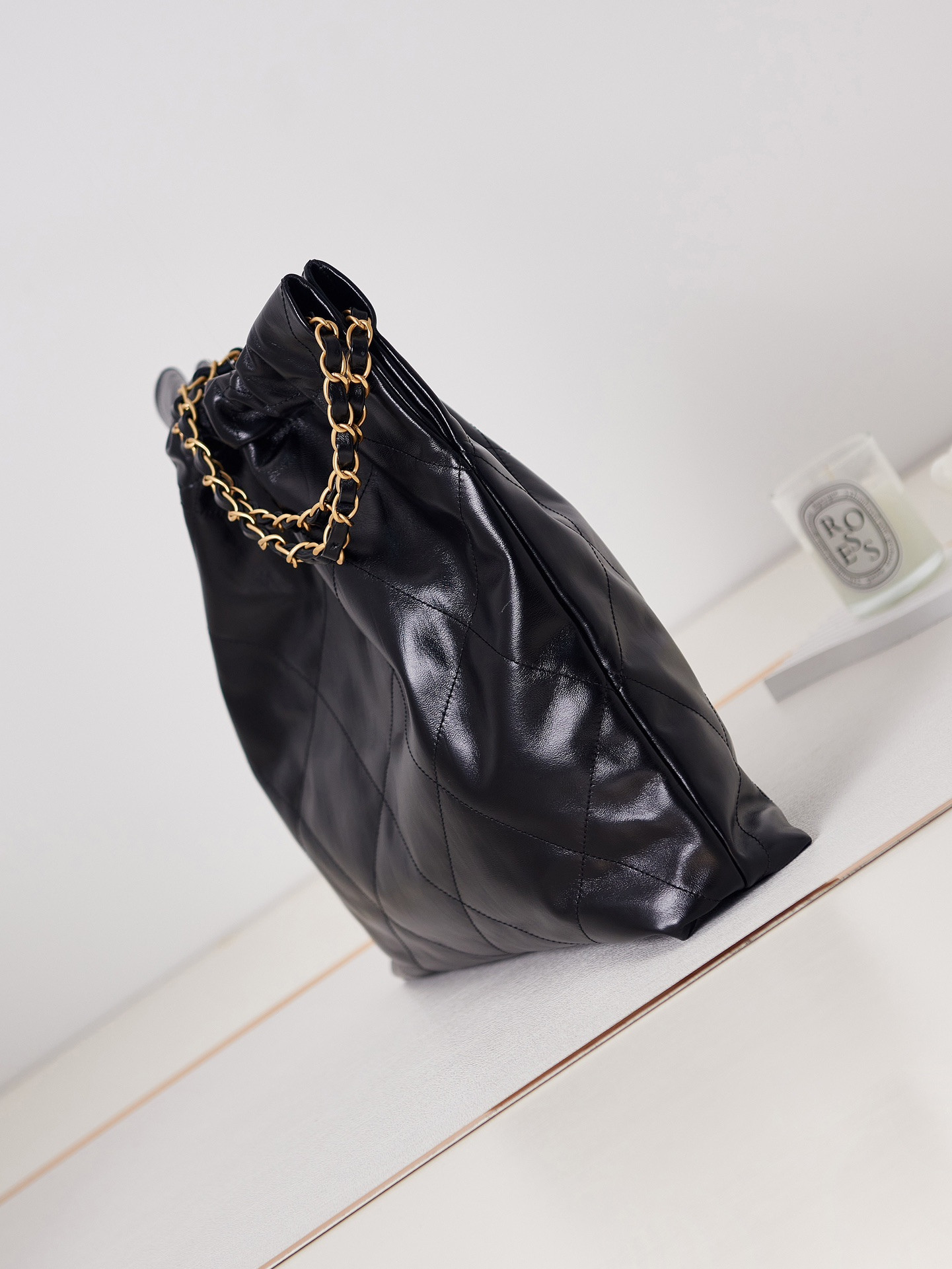 Ch**el 22 HANDBAG Shiny Calfskin & Gold-Tone Metal Black 15.2×16.4×3.1 in