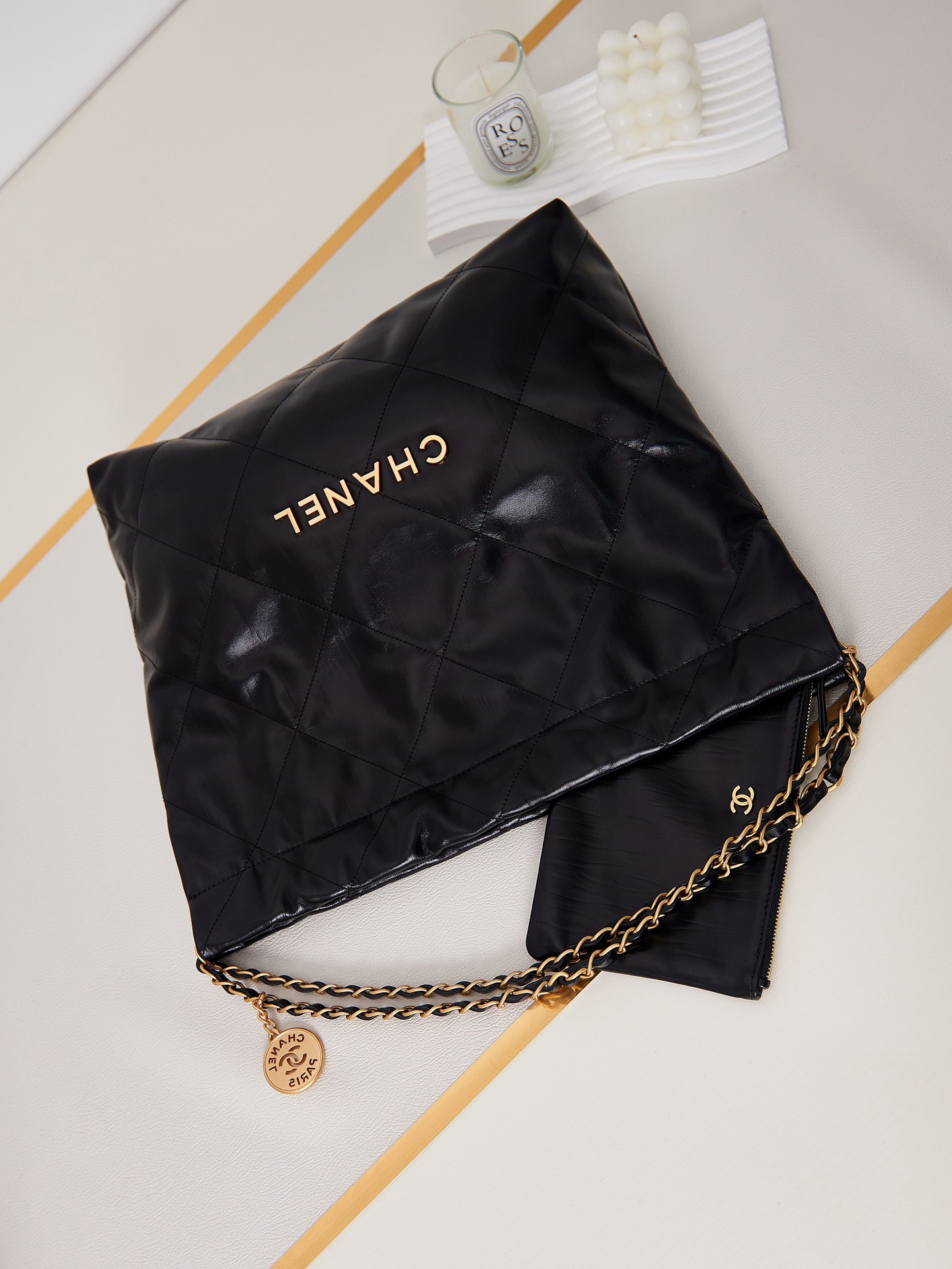 Ch**el 22 HANDBAG Shiny Calfskin & Gold-Tone Metal Black 15.2×16.4×3.1 in