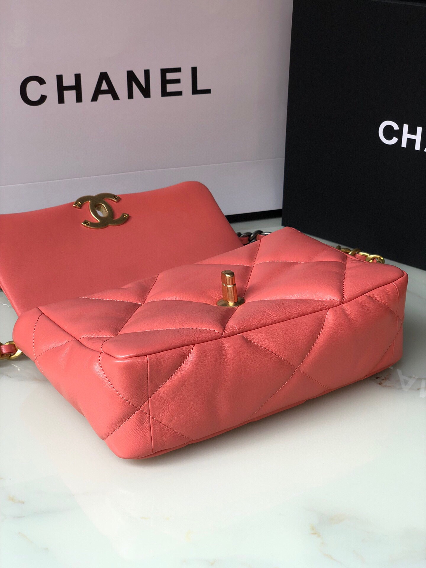 Ch**el 19 HANDBAG Shiny Pink Gold-Tone, Silver-Tone & Ruthenium-Finish Metal 6.2 × 10.1 × 3.5 in