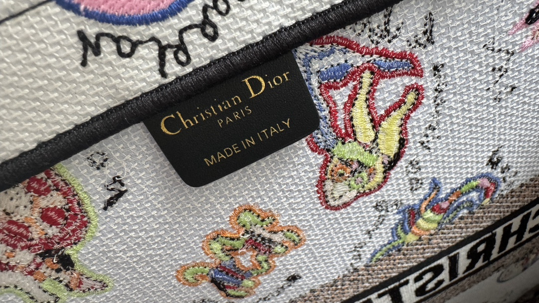 Large D10r BOOK TOTE WHITE MULTICOLOR DRAGON ZODIAC EMBROIDER 16.5 x 14 x 7.5 inches