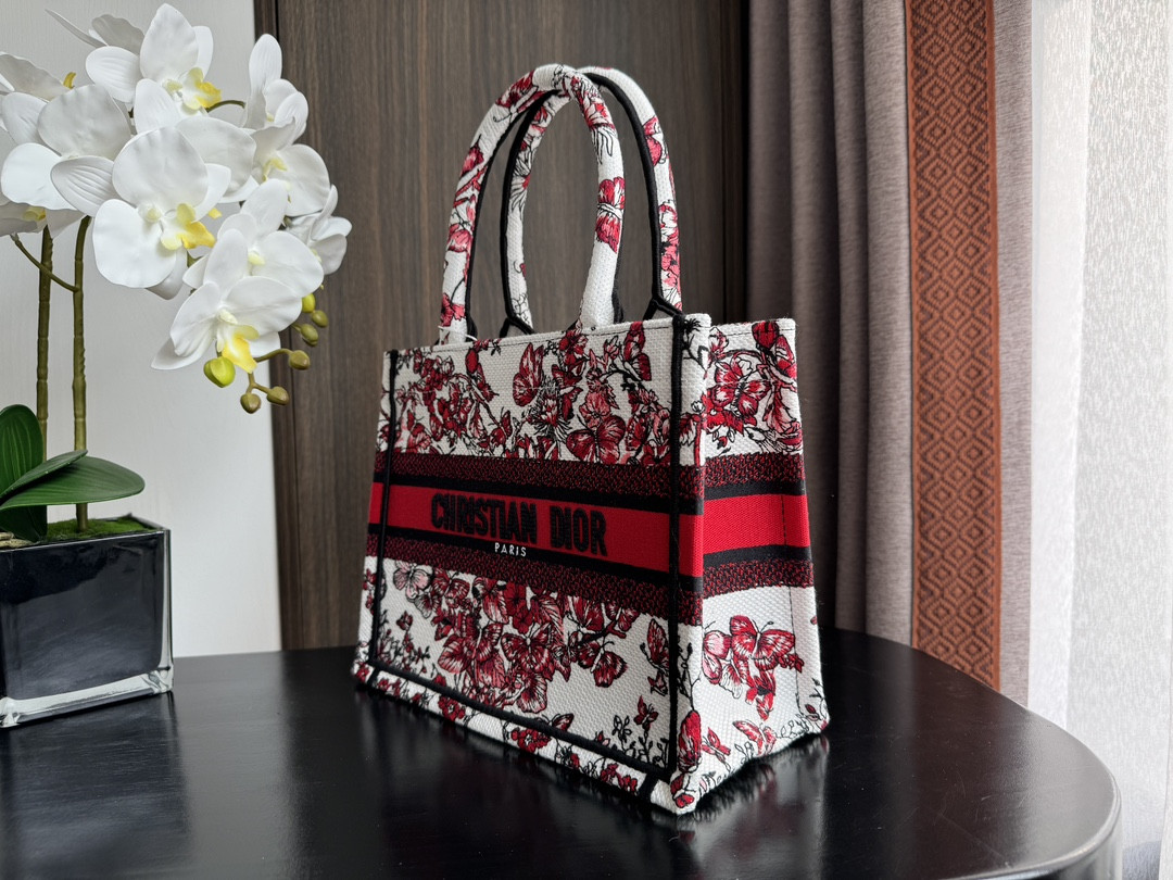 Small D10r BOOK TOTE WHITE AND RED LE CŒUR DES PAPILLONS EMBROIDERY 10.5 x 8.5 x 5.5 inches