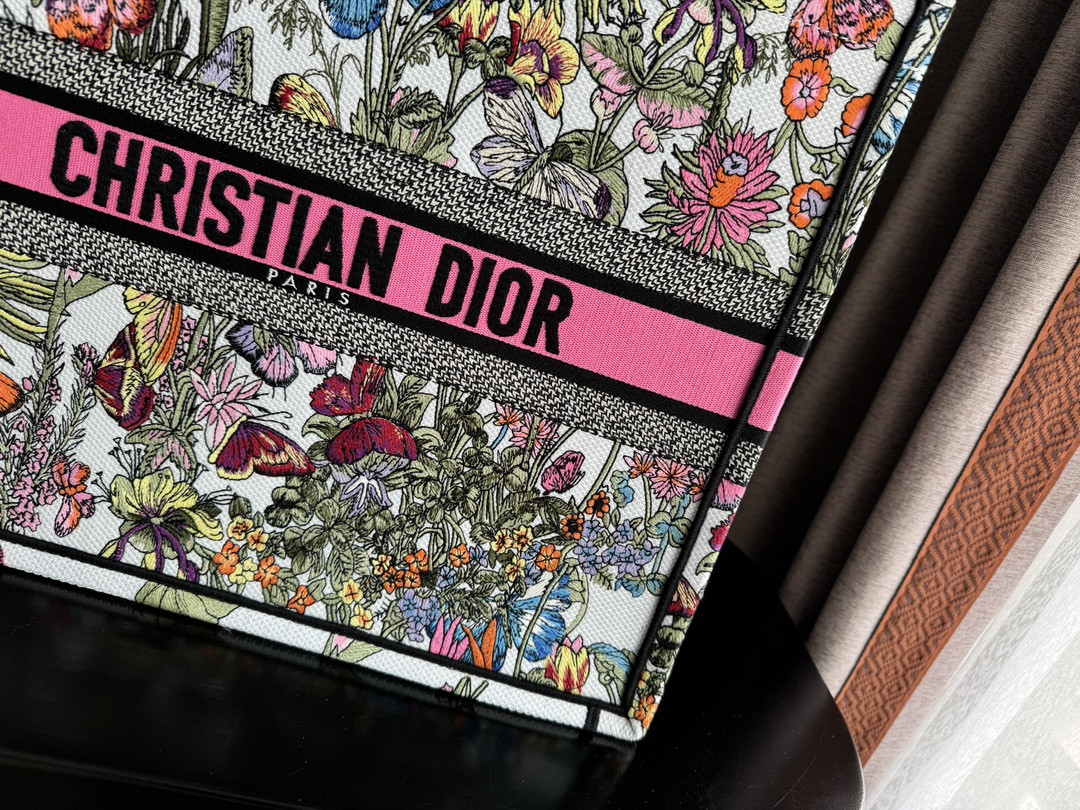 Large D10r BOOK TOTE WHITE MULTICOLOR MEXICO MILLEFIORI EMBROIDERY 16.5 x 14 x 7.5 inches
