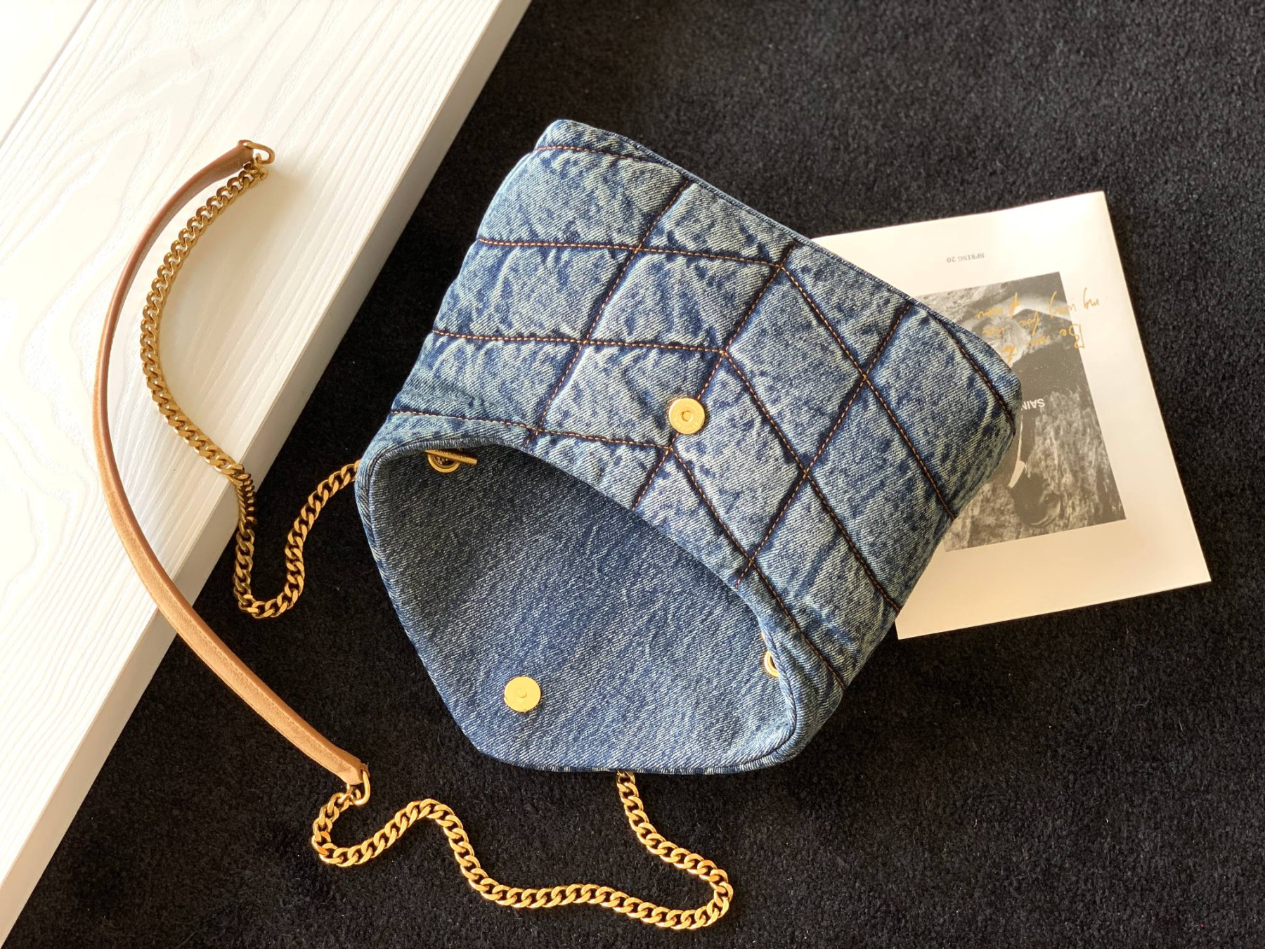 y51 puffer in suede and De*1m rodeo blue 23 x 15.5 x 5.8 cm