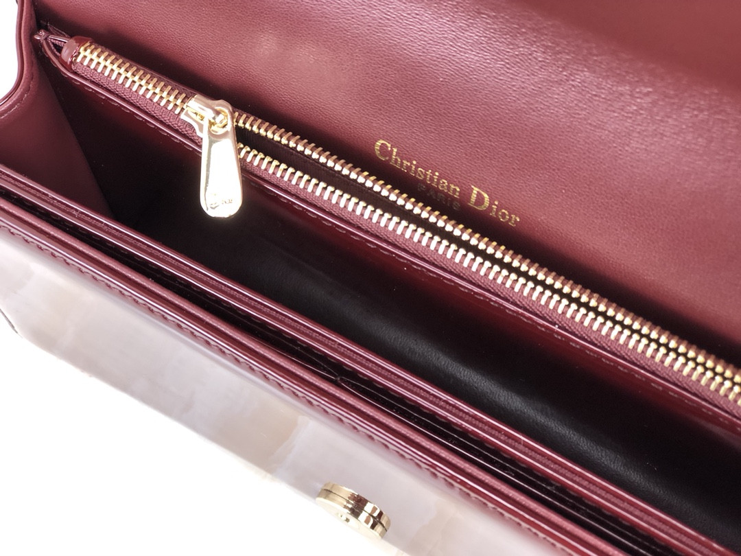 Lady D10r Pouch Red Patent Cannage Calfskin 8.5 x 4.5 x 1 inches