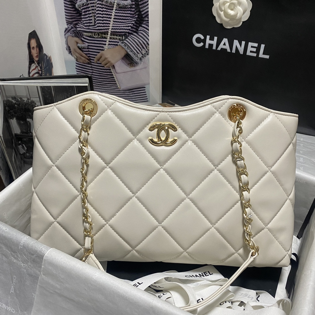 Ch**el Shiny Leather Large Shopper Tote White 33×21×7.5 cm