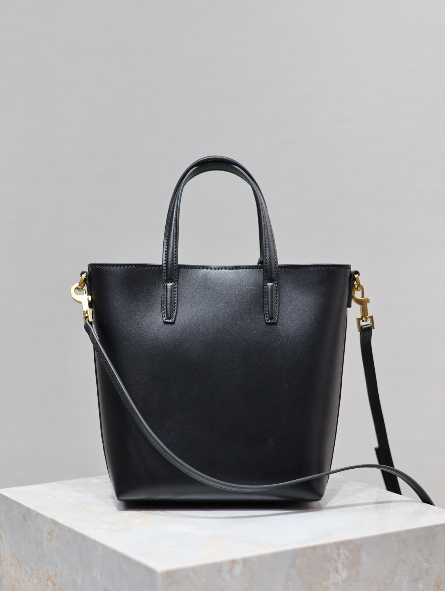 Y51 Sa1nt Lau*nt PARIS MINI TOY SHOPPING IN SMOOTH LEATHER BLACK 7.1 X 6.7 X 3.1 INCHES