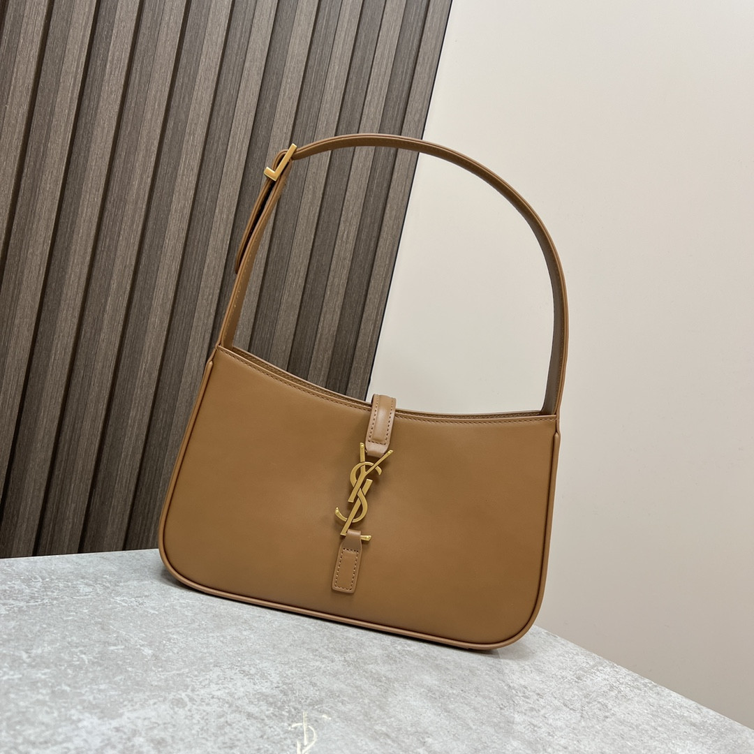 Y51 LE 5 À 7 IN SMOOTH LEATHER COFFEE 9 X 6.3 X 2.5 INCHES