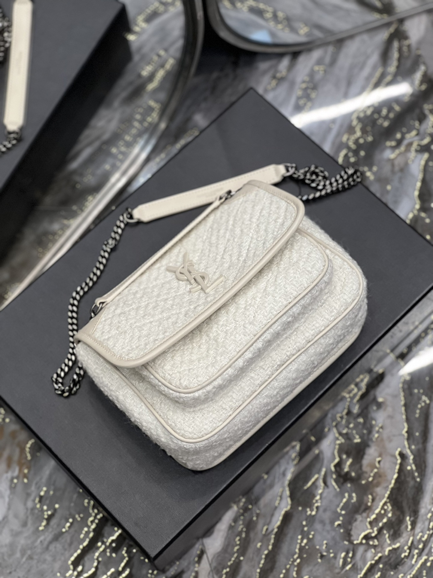 Y51 NIKI MEDIUM IN WHITE 11 X 7.8 X 3.3 INCHES