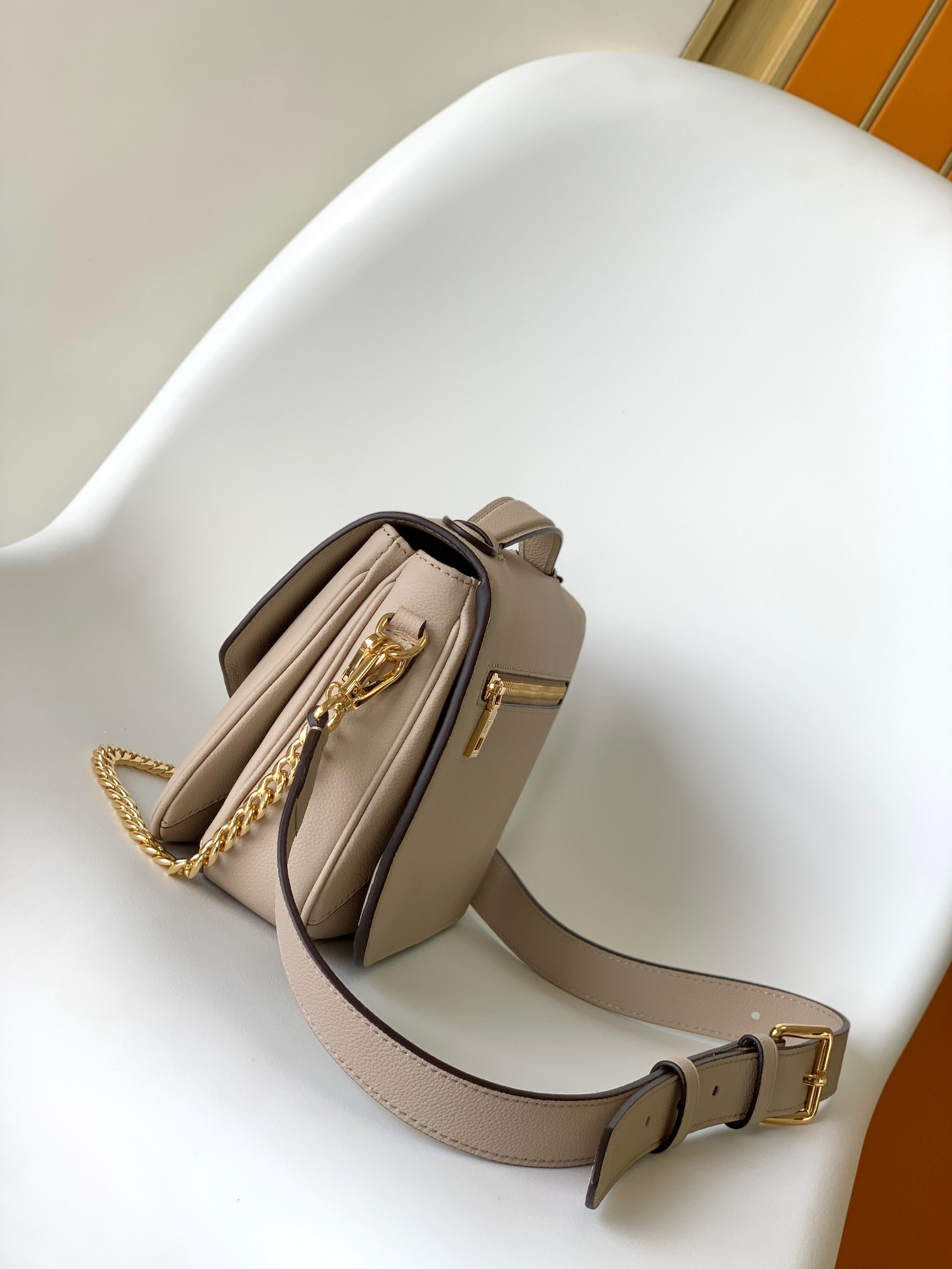 lv m22792 oxF0rd 8.7 x 6.3 x 3.7 inches