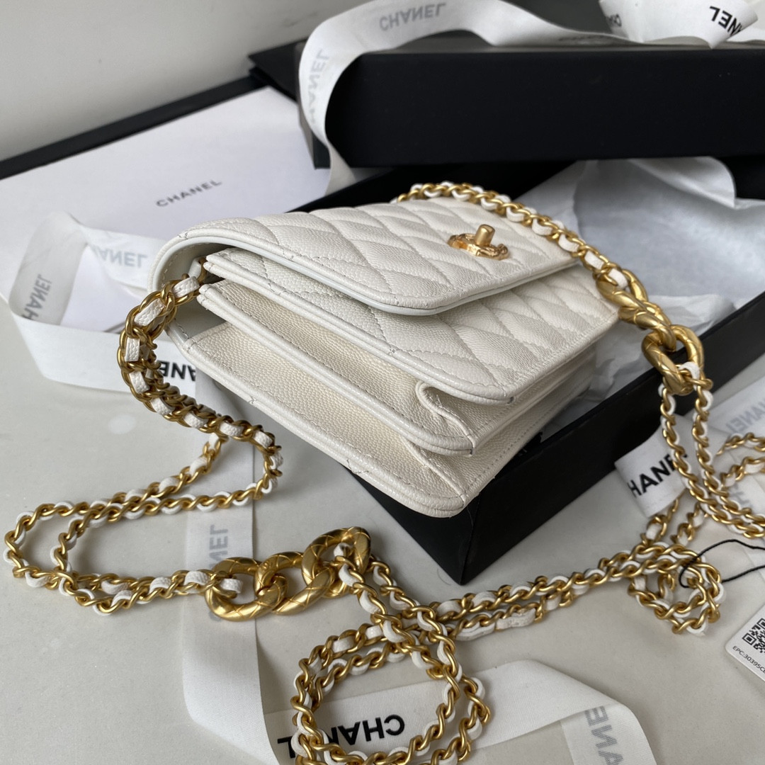 Ch**el CLASSIC WALLET ON CHAIN WHITE 4.8 × 7.5 × 1.4 in
