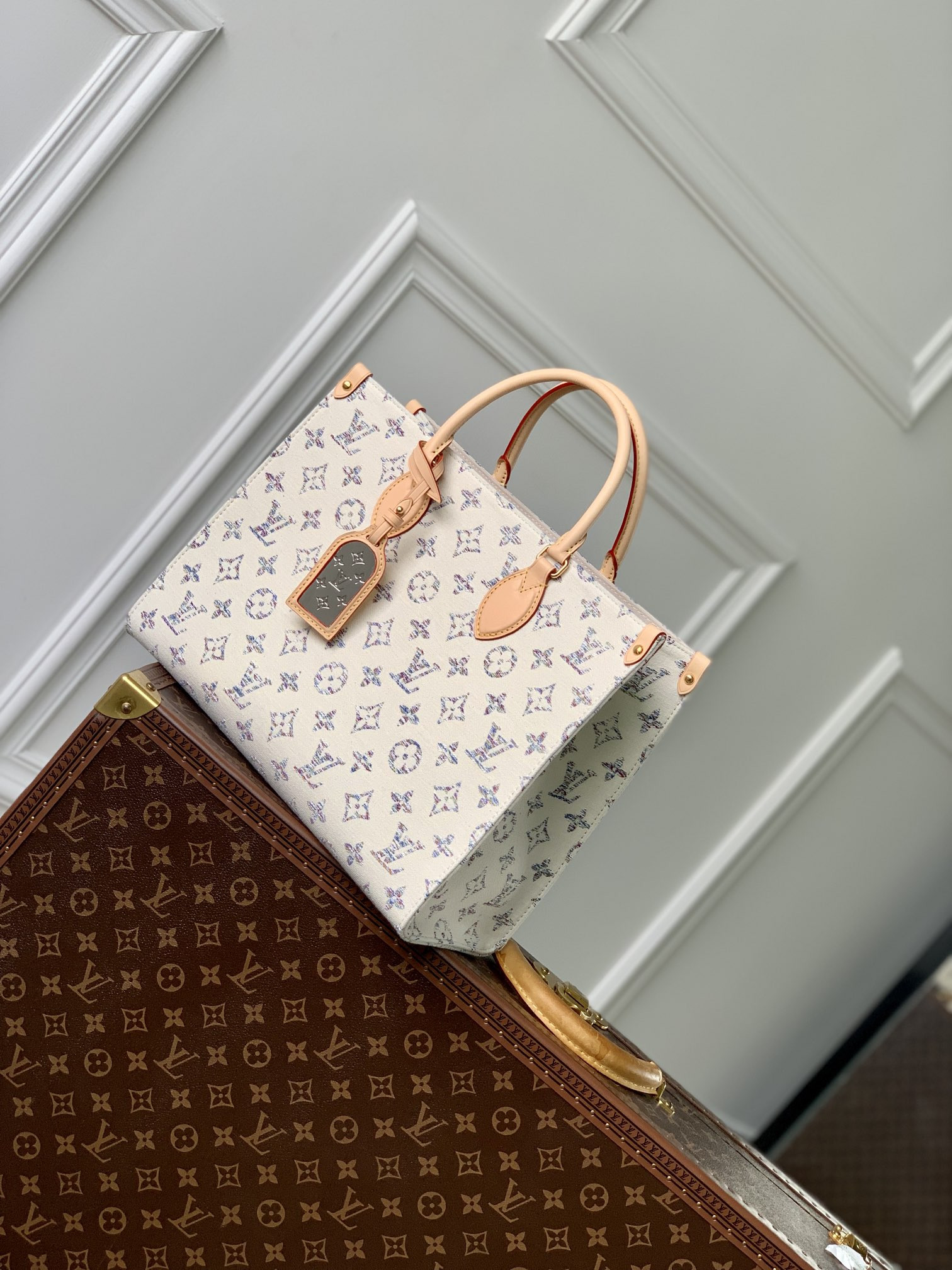 LV OnTheGo MM M24708 13.8 x 10.6 x 5.5 inches