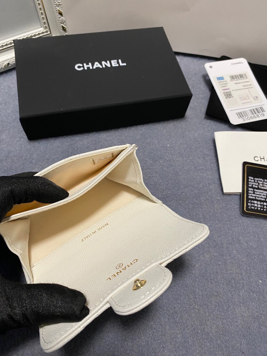 Ch**el card holder 11.3 x 7.5 x 2.5 cm