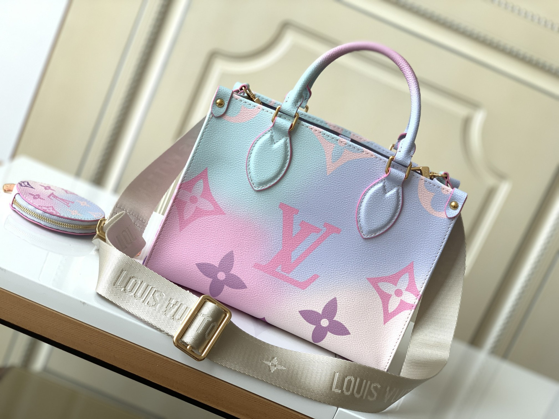 LV onthego pm m59856 25 x 19 x 11.5CM