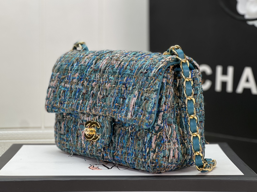 Ch**el MINI CLASSIC 11.12 HANDBAG Tweed & Gold-Tone Metal 4.7 × 7.8 × 2.3 in