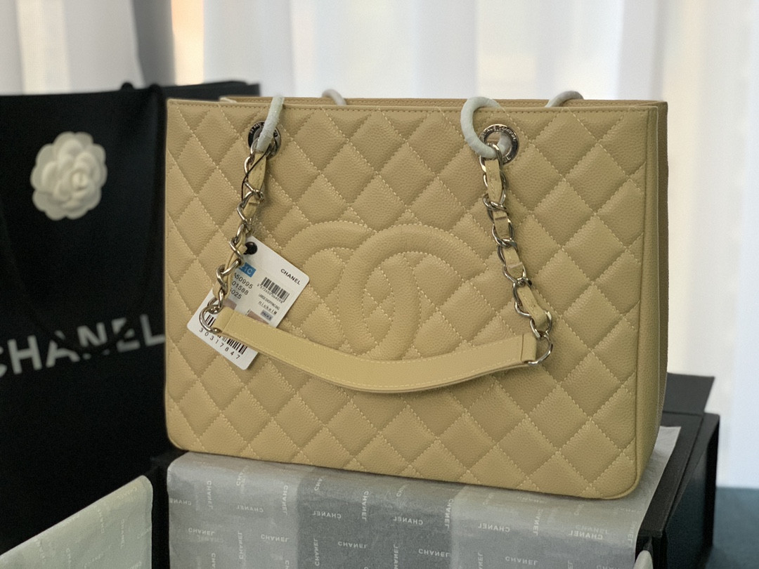 Ch**el GST CAVIAR LEATHER HARDWARE 24X33X13CM