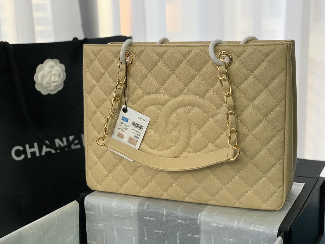 Ch**el GST CAVIAR LEATHER HARDWARE 24X33X13CM