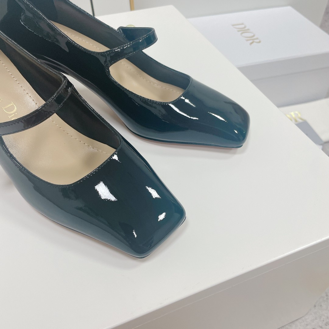 UA Jolie D10r Pump