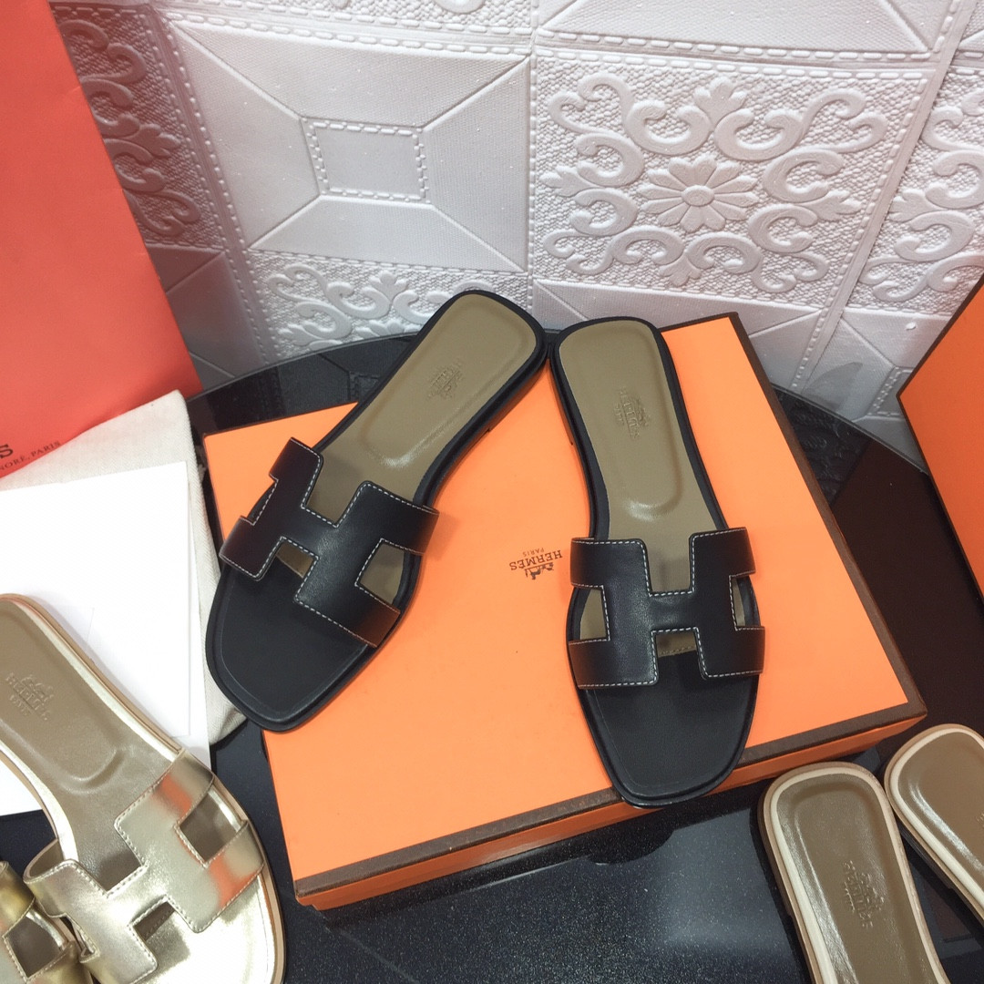UA H**me5 Oran sandal