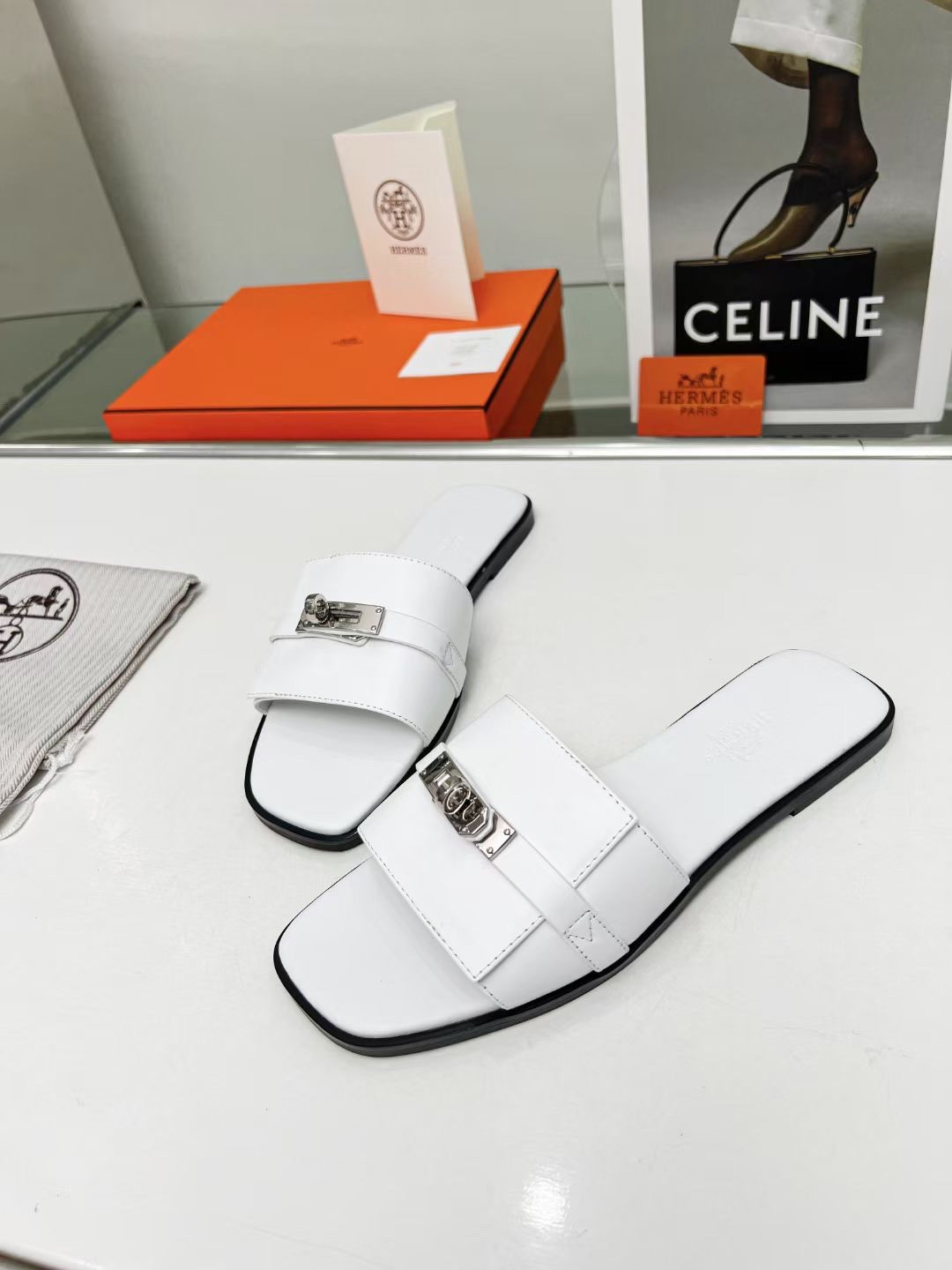 UA H**me5 Giulia sandal