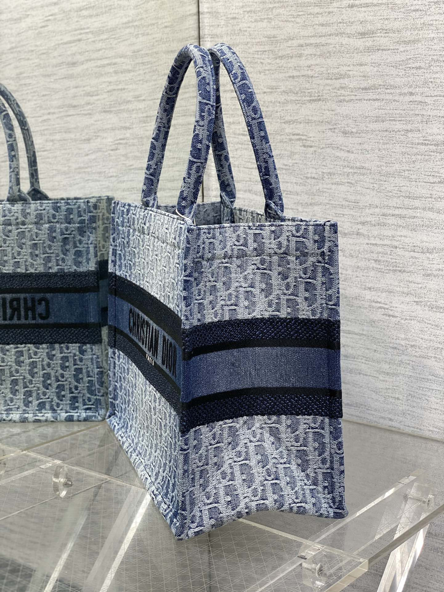medium d10r book tote blue De*1m d10r oblique jacquard 36 x 27.5 x 16.5 cm