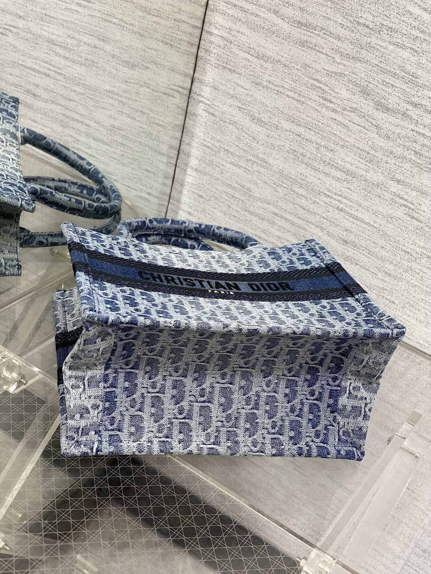 large d10r book tote blue De*1m d10r oblique jacquard 26x8x22cm
