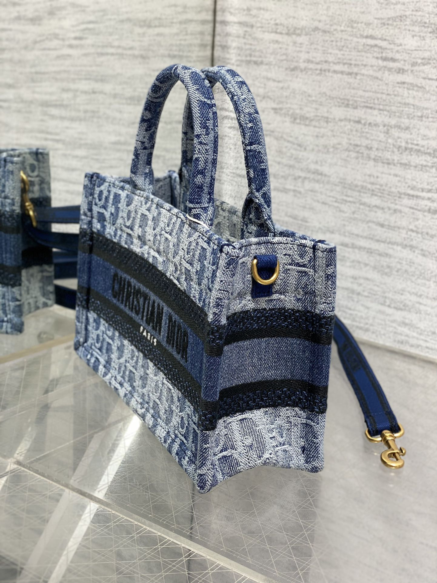 mini d10r book tote blue De*1m d10r oblique jacquard 21.5 x 13 x 7.5 cm