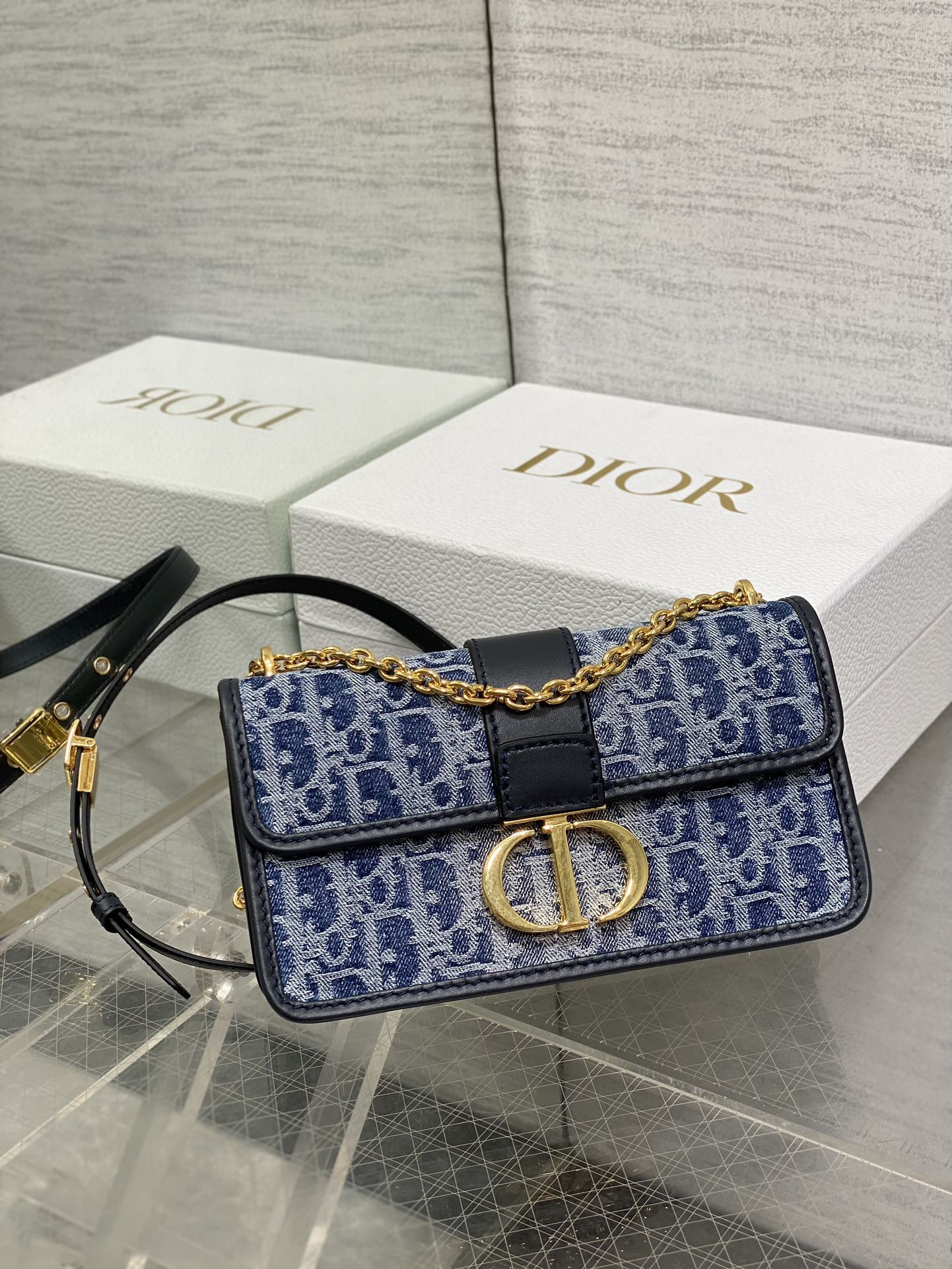 d10r 30 montaigne east-west bag with chain blue De*1m d10r oblique jacquard  21 x 12 x 6 cm