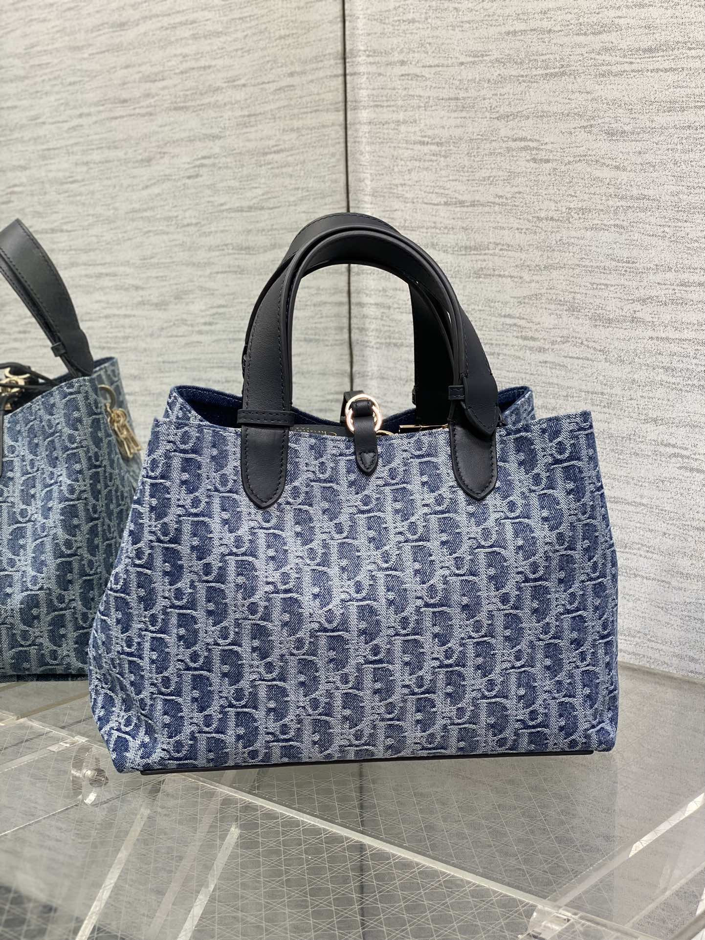 medium d10r toujours bag blue De*1m d10r oblique jacquard 28.5 x 21.5 x 17 cm