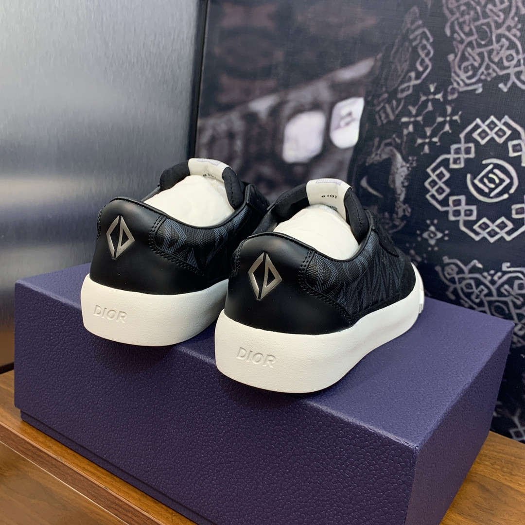 UA D10r B101 Sneaker