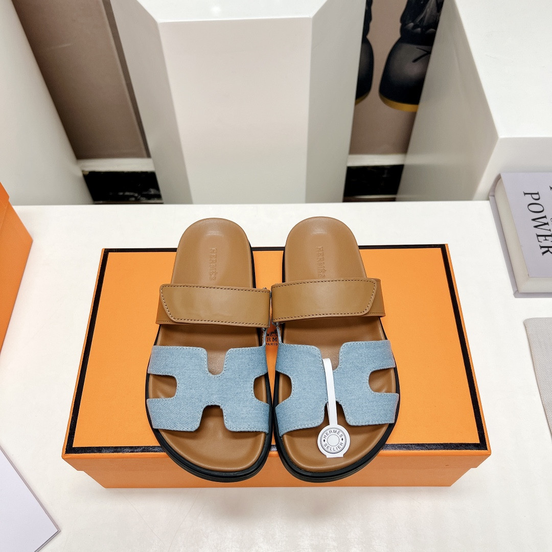 UA H**me5 Chypre sandal