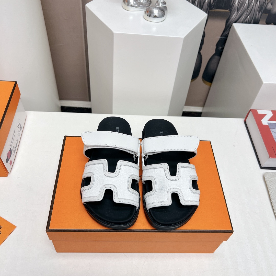 UA H**me5 Chypre sandal