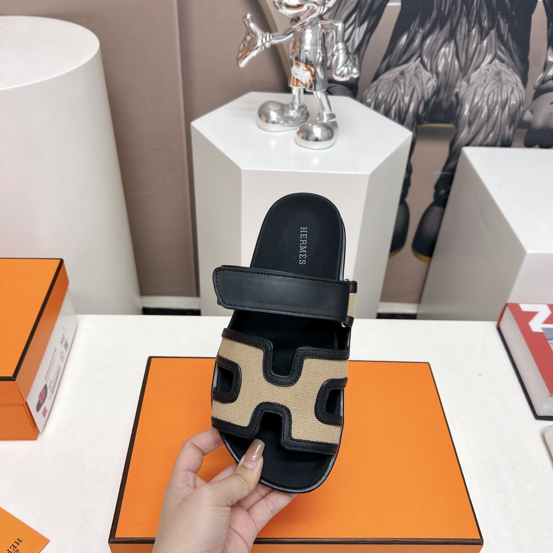 UA H**me5 Chypre sandal