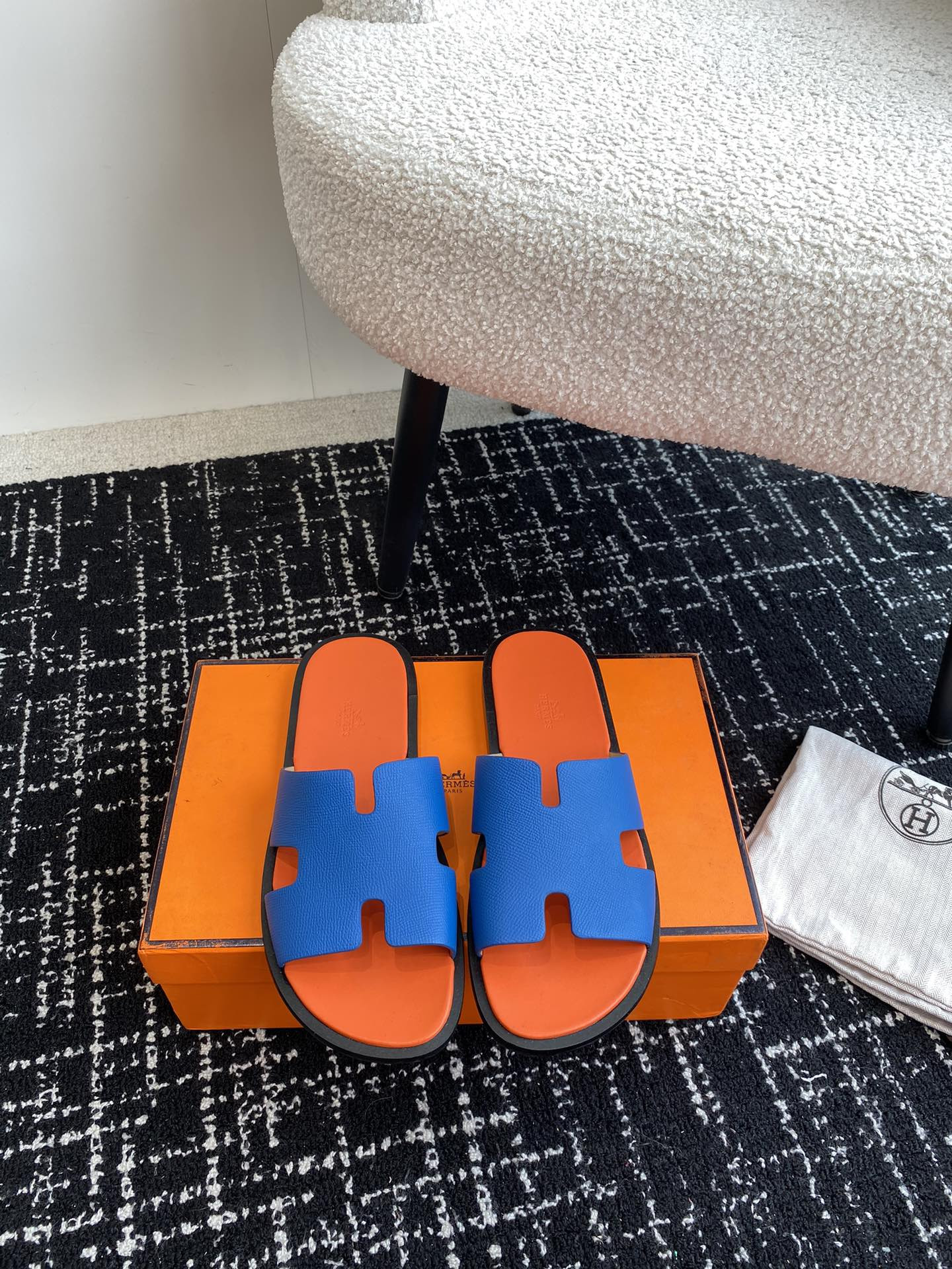 UA H**me5 Izmir sandal