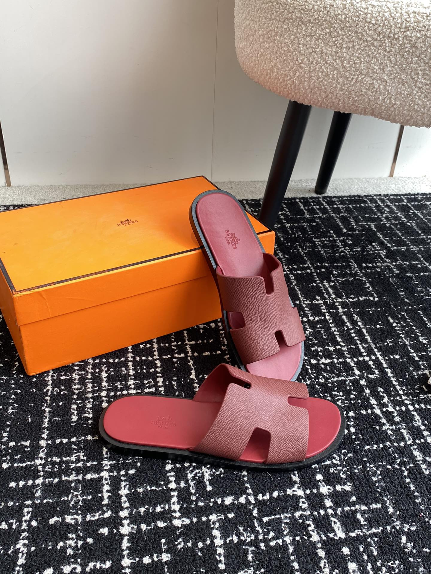 UA H**me5 Izmir sandal