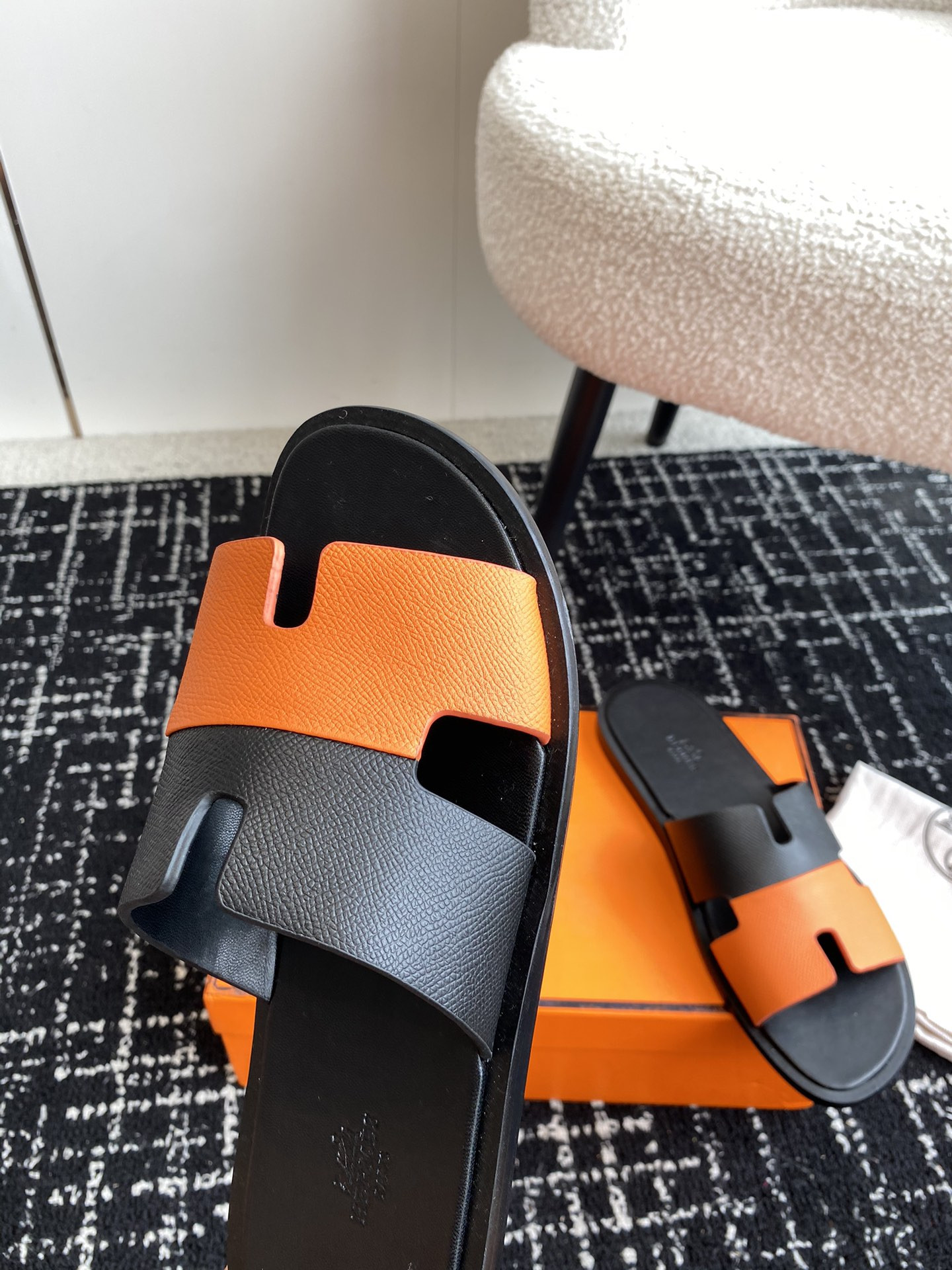 UA H**me5 Izmir sandal