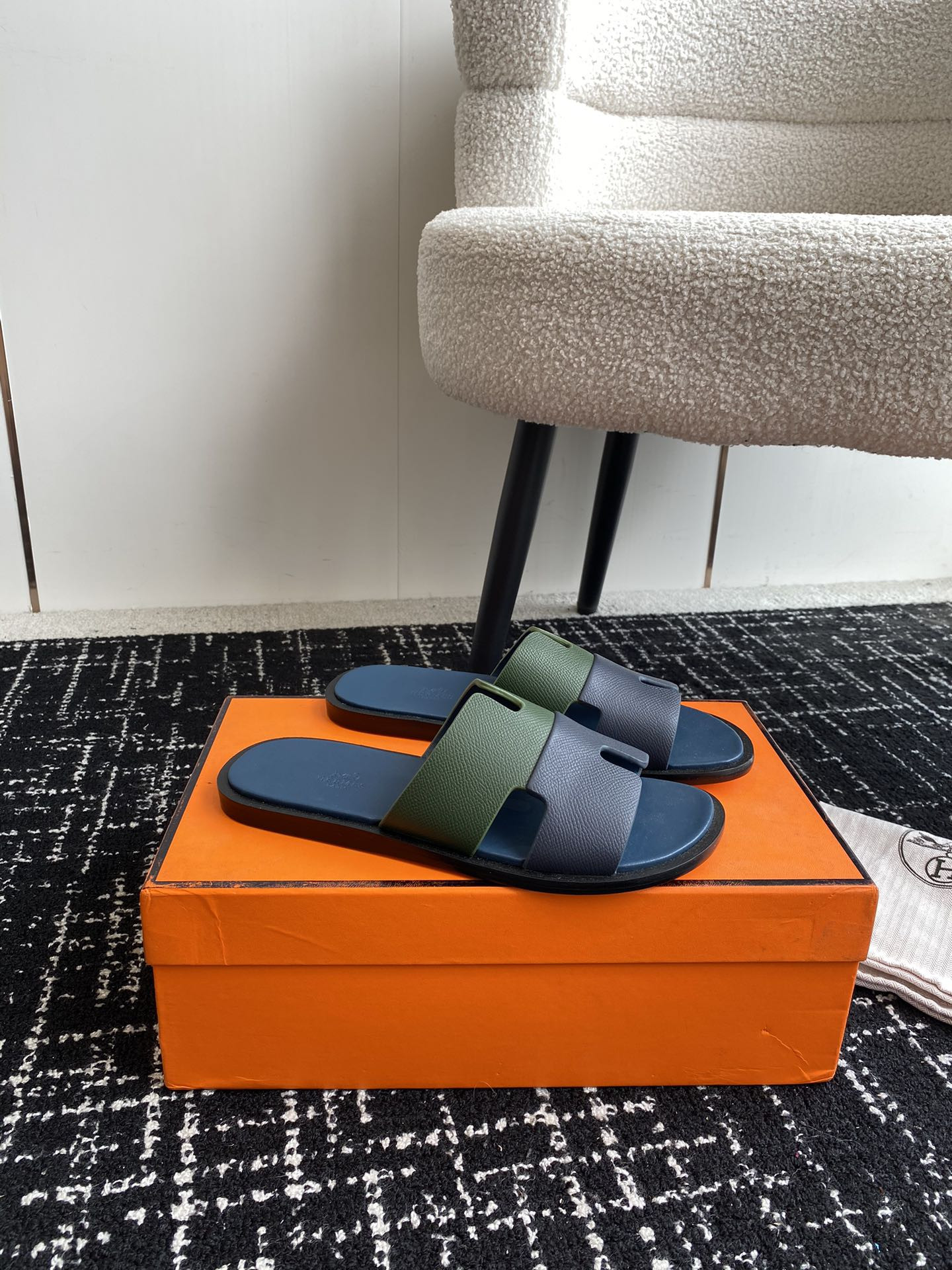 UA H**me5 Izmir sandal
