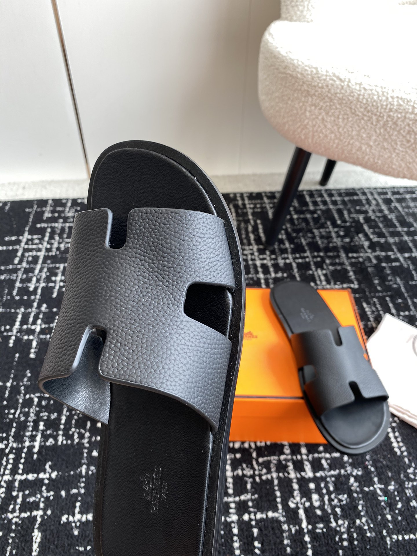 UA H**me5 Izmir sandal